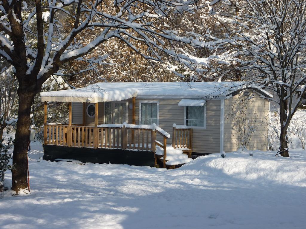 Camping Le Rey Louvie Juzon Rom bilde